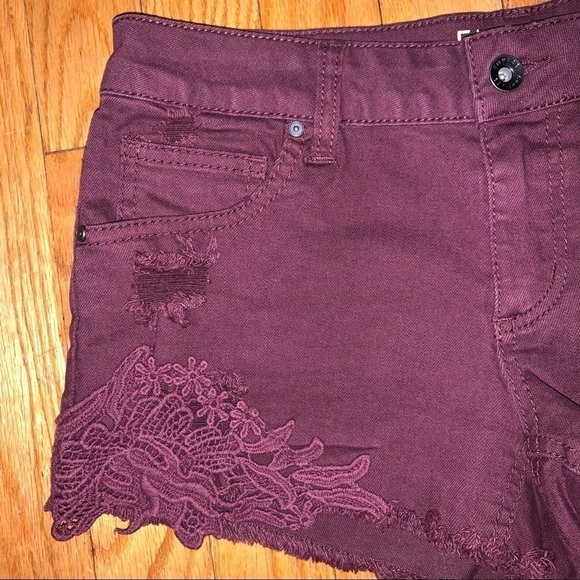 Empyre Natasha Distressed Jean Shorts Size 1 - Picture 2 of 11
